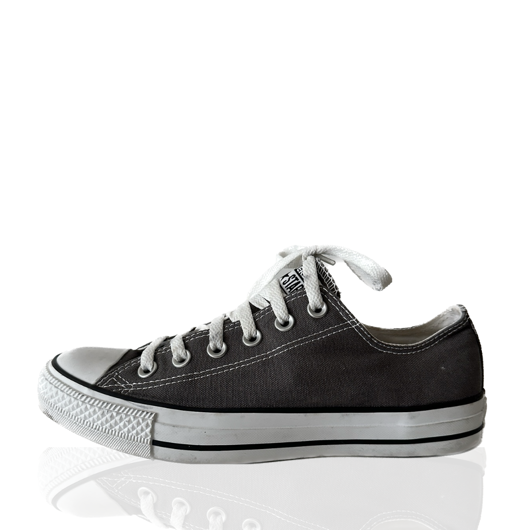 Converse All Stars Chuck Taylor Low Top Canvas Sneaker leefluxury