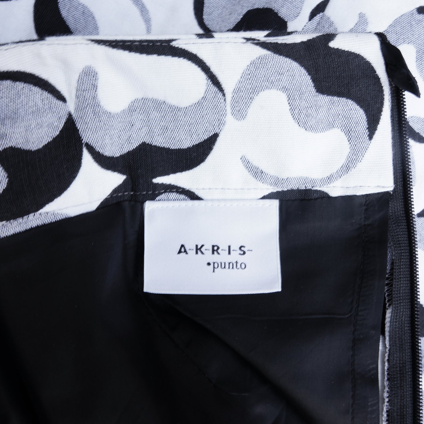 AKRIS PUNTO PLEATED PRINTED SKIRT - leefluxury.com