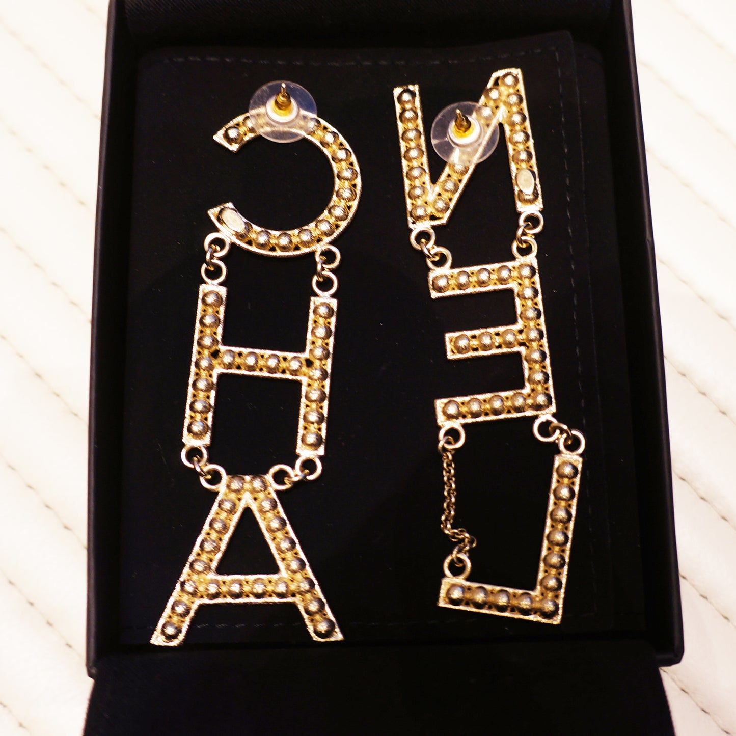 CHANEL 2019 RUNWAY STRASS EARRINGS - leefluxury.com