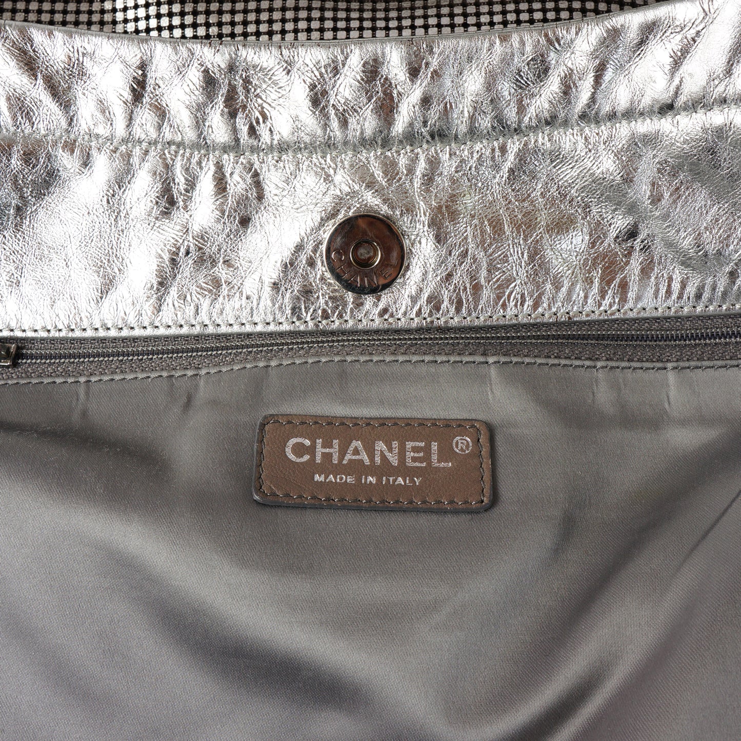 CHANEL HOLLYWOOD HOBO BAG - leefluxury.com
