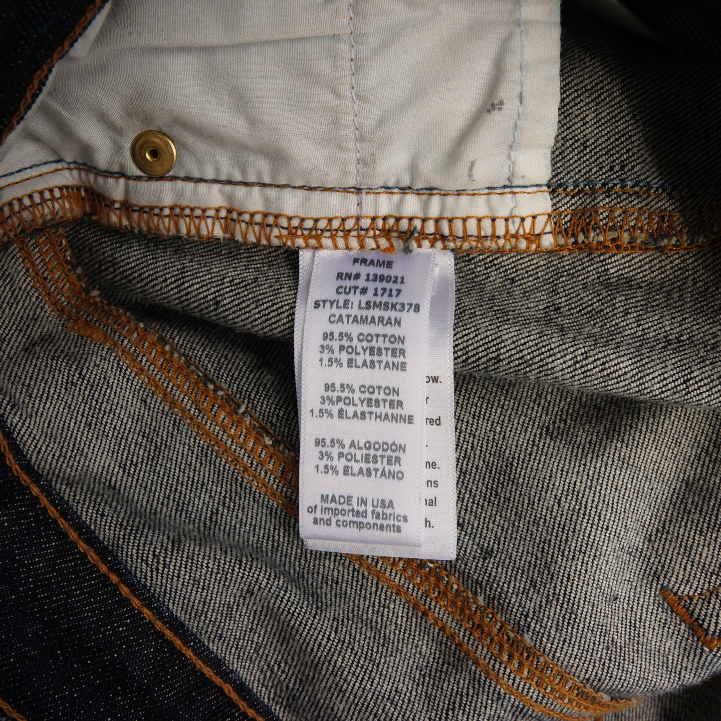 FRAME CATAMARAN MEDIUM DENIM WASH MINI SKIRT - leefluxury.com