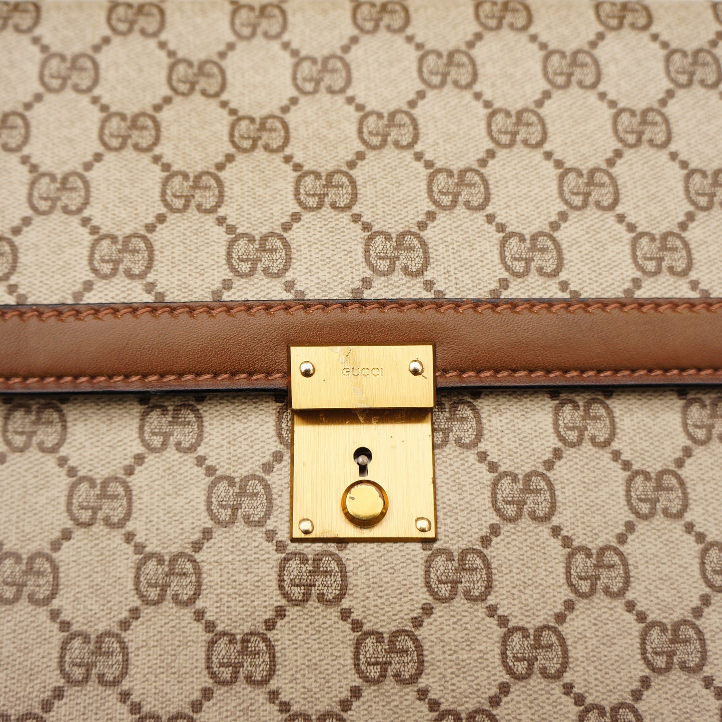 GUCCI GG SUPREME PORTFOLIO CLUTCH - leefluxury.com