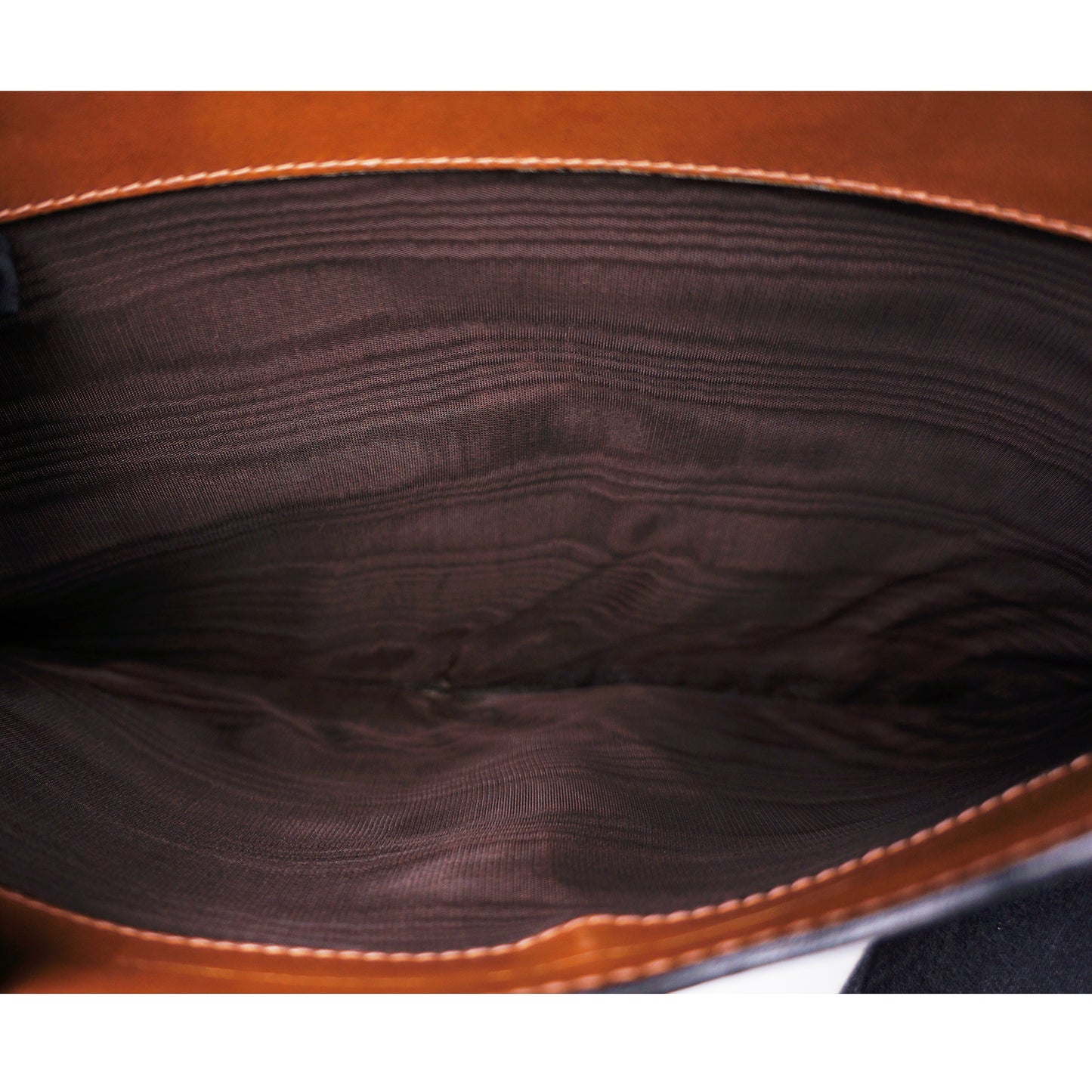 GUCCI GG SUPREME PORTFOLIO CLUTCH - leefluxury.com
