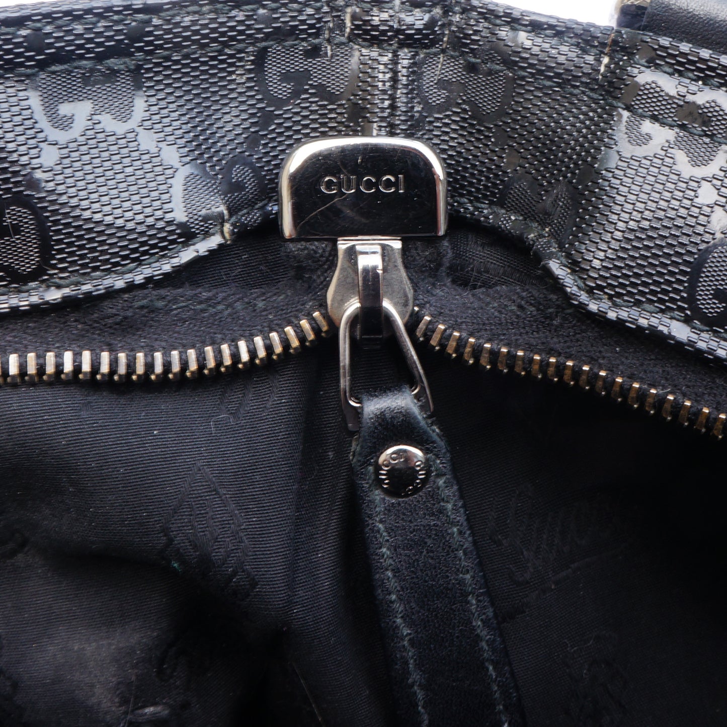 GUCCI GG IMPRIMÉ MESSENGER BAG - leefluxury.com