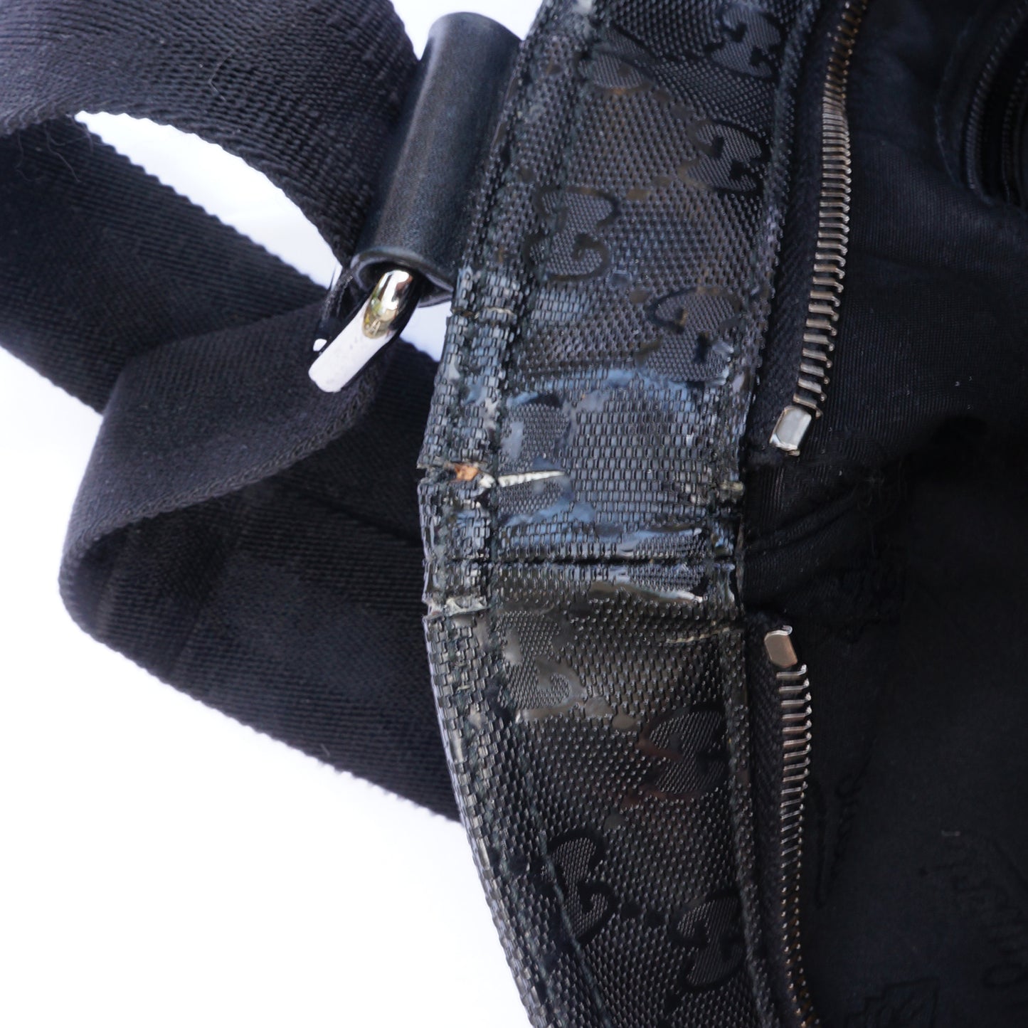 GUCCI GG IMPRIMÉ MESSENGER BAG - leefluxury.com