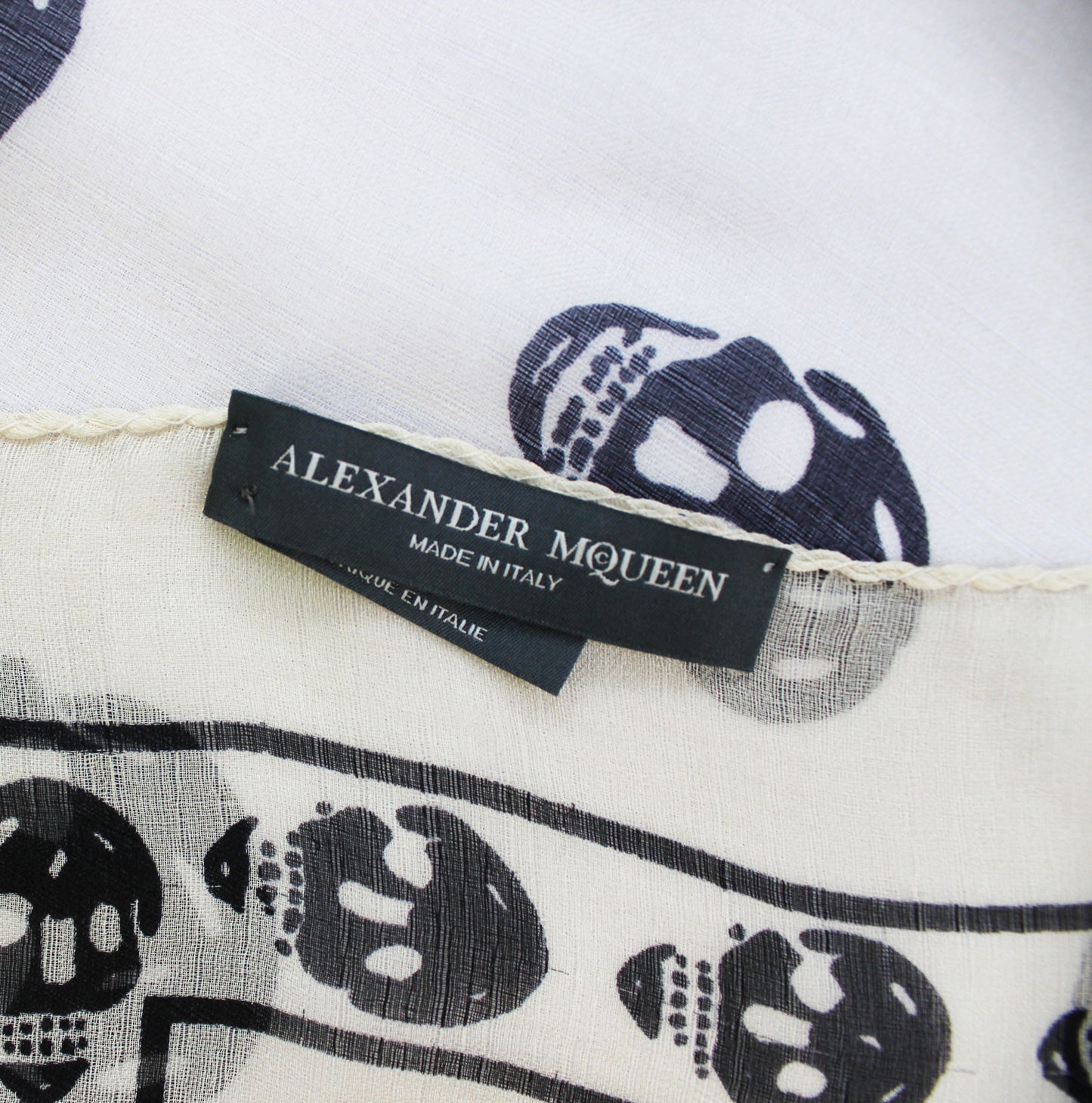 ALEXANDER MCQUEEN SKULL SILK SCARF - leefluxury.com