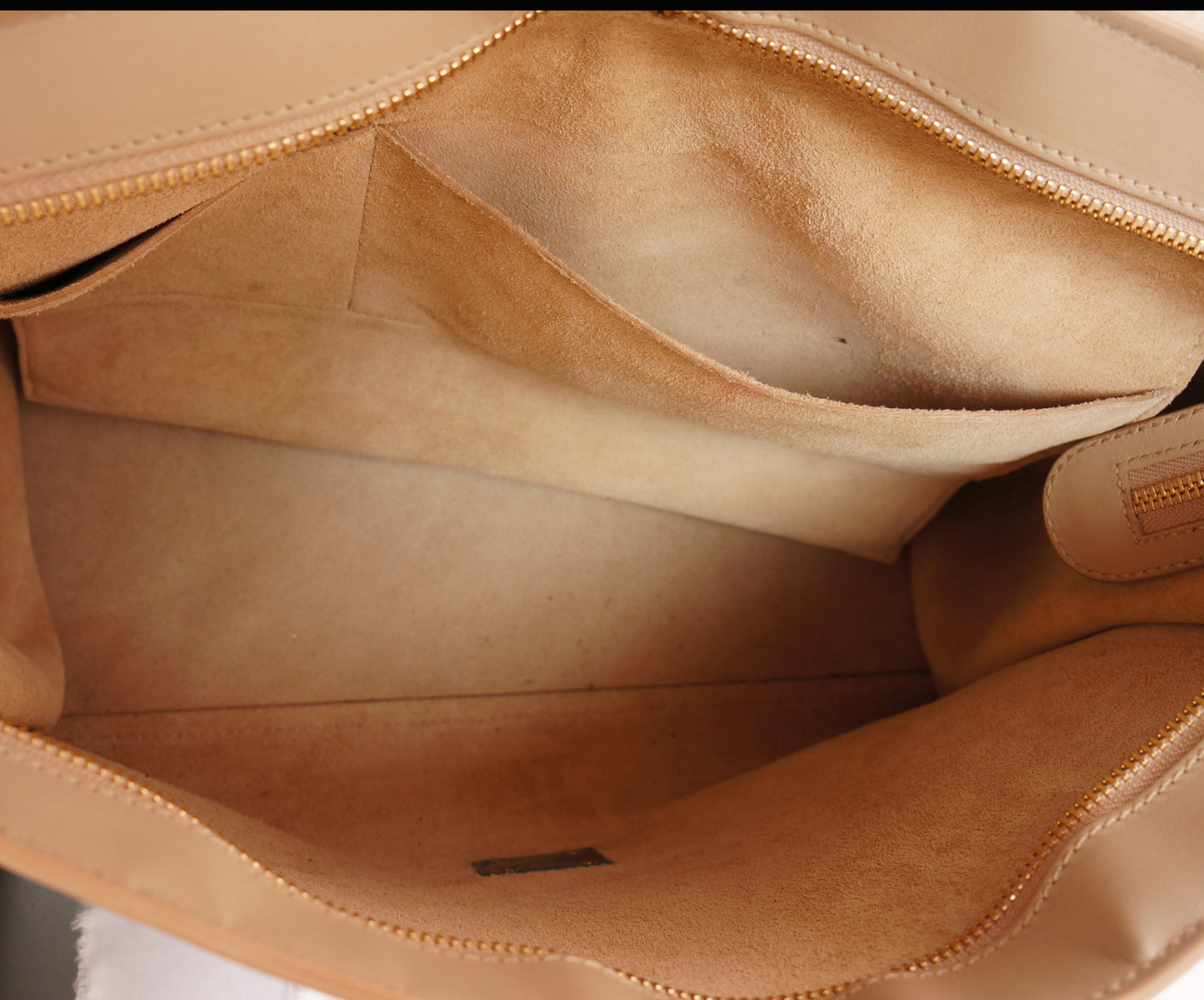 CÉLINE TRAPEZE MEDIUM BAG - leefluxury.com