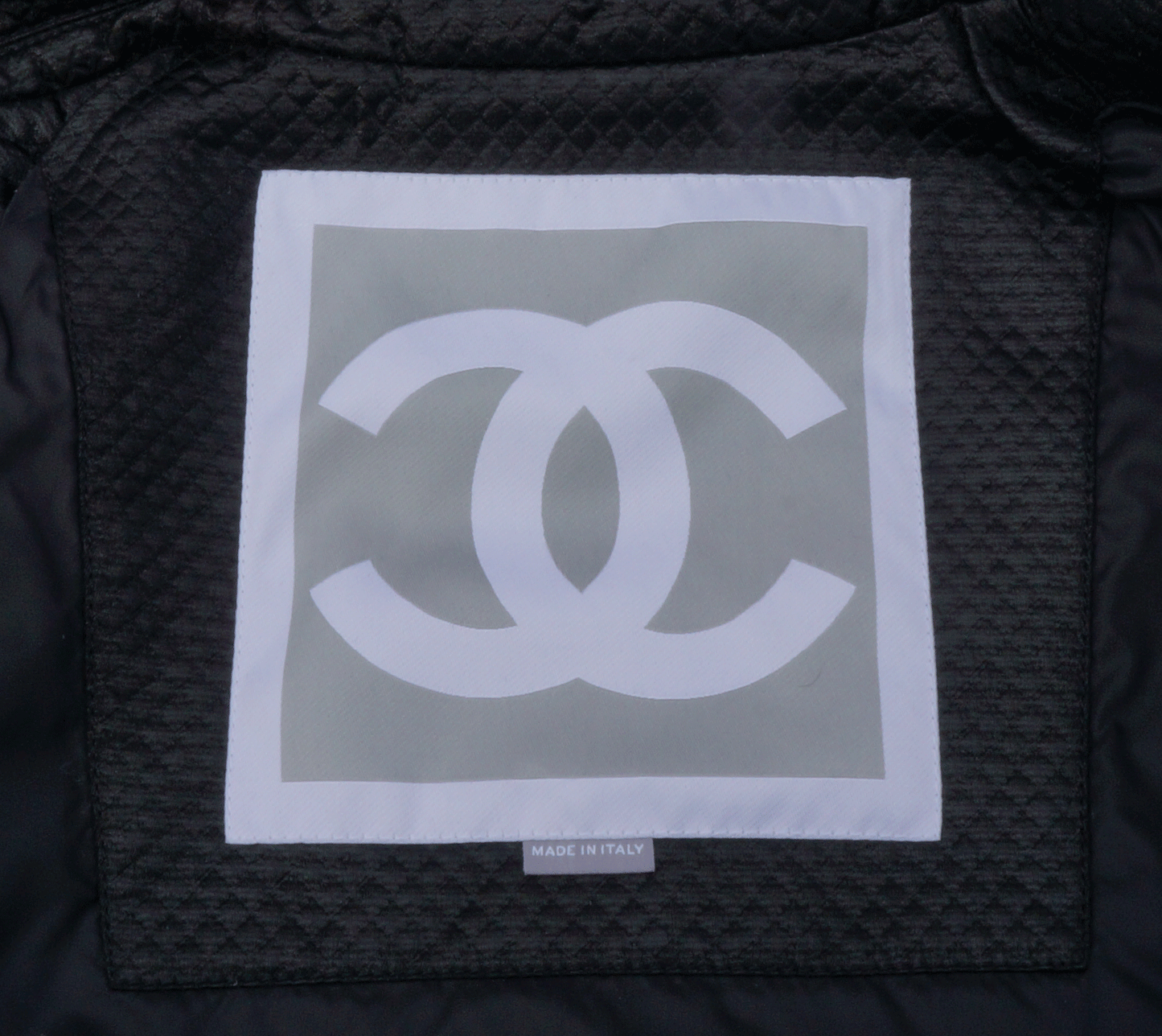 CHANEL QUILTED LIGHT ZIP JACKET - leefluxury.com