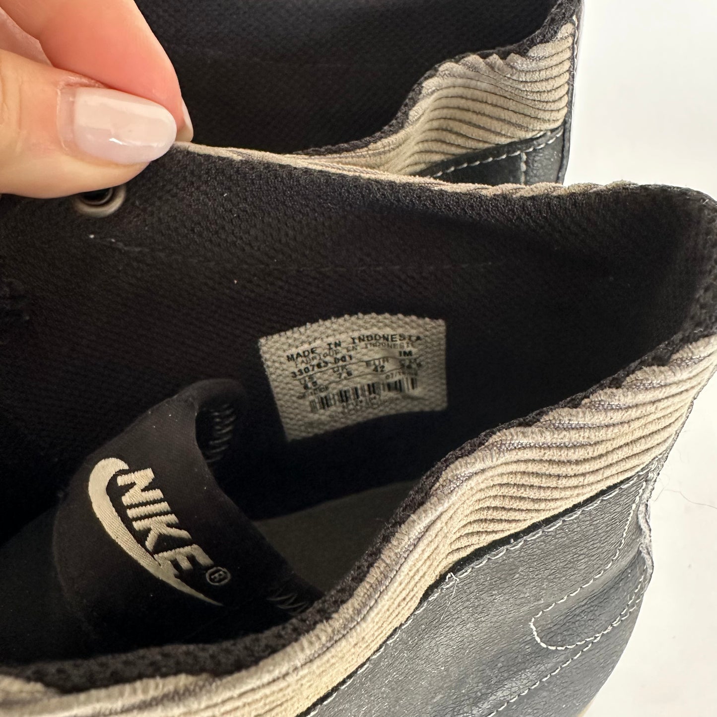 Nike Mens High Top Shoe